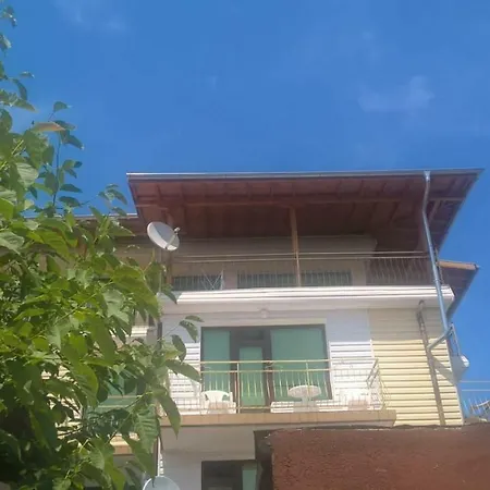 Nadya Guest house